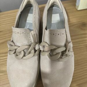 Dolce Vita Light Tan Jhenee platform Suede Loafers with Chain Accent